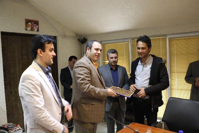 شهردار لاهیجان در روز زمین پاک از فعالان محیط زیست شهری تجلیل کرد